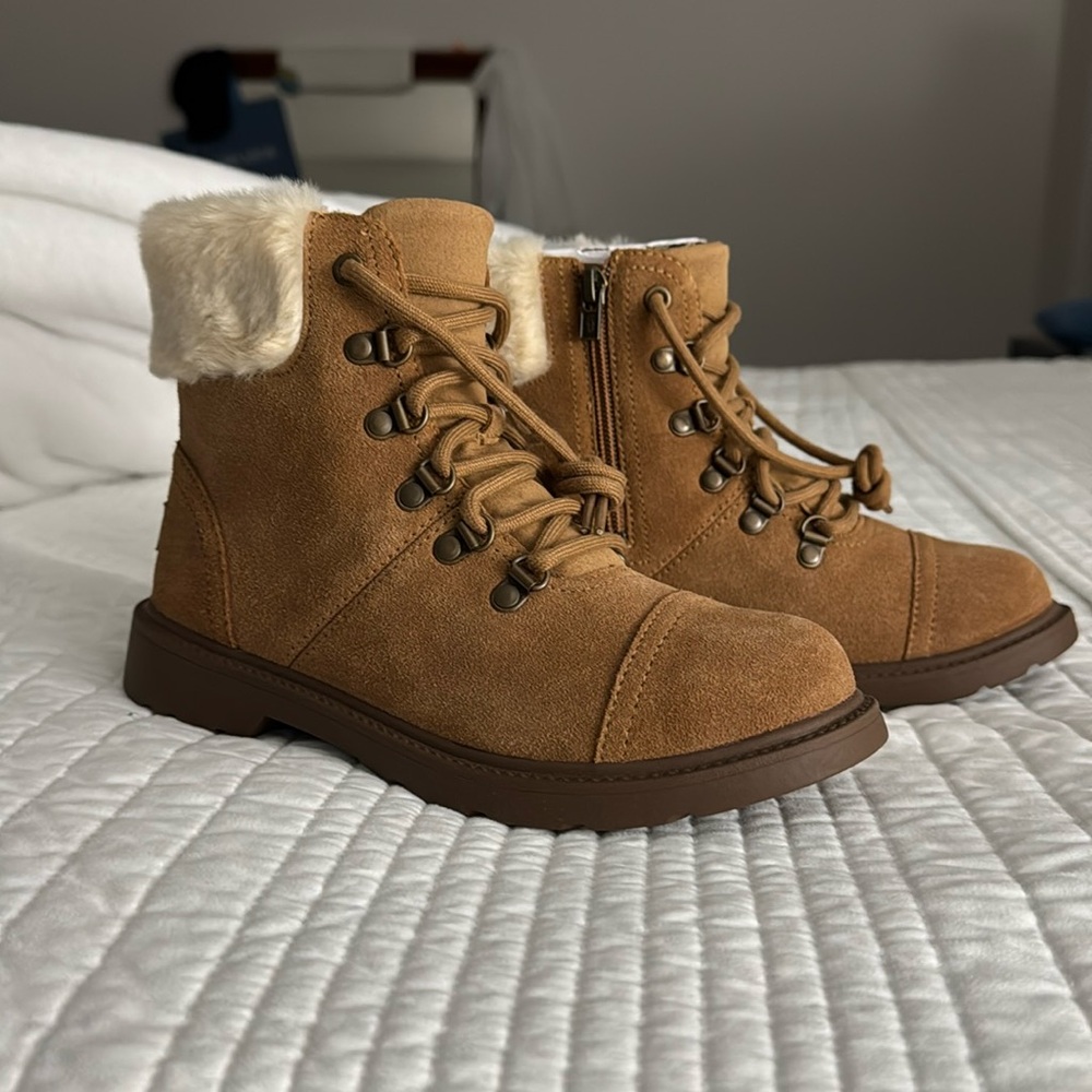 UGG Azell Hiker Boots